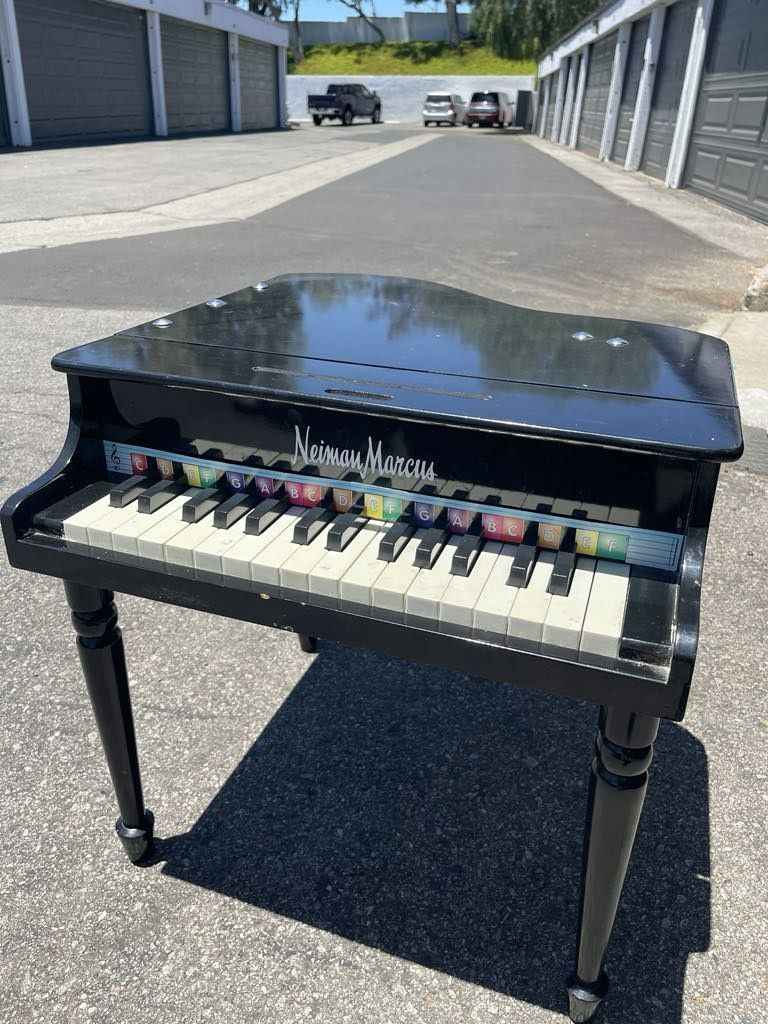 *** Neiman Marcus Kids Baby Grand Piano ***