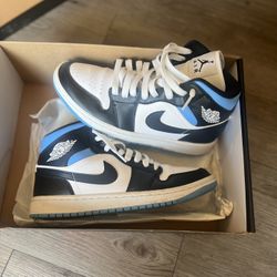 Jordan 1 Mid University Blue