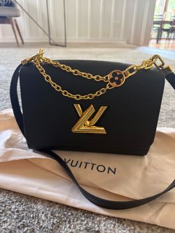 Black shoulder bag