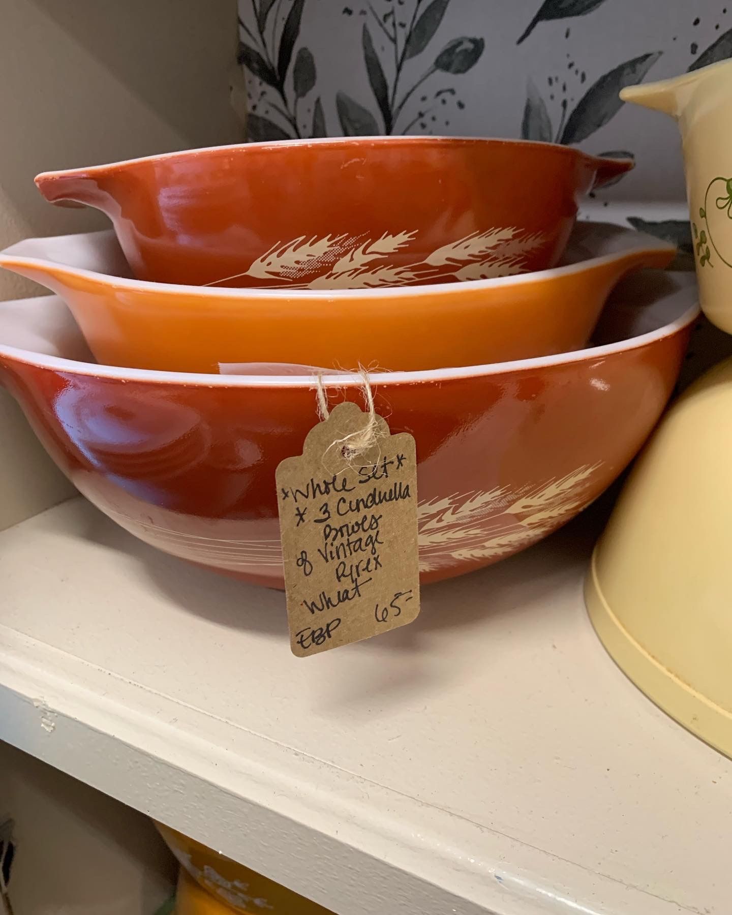 Lots Of Beautiful vintage Pyrex!