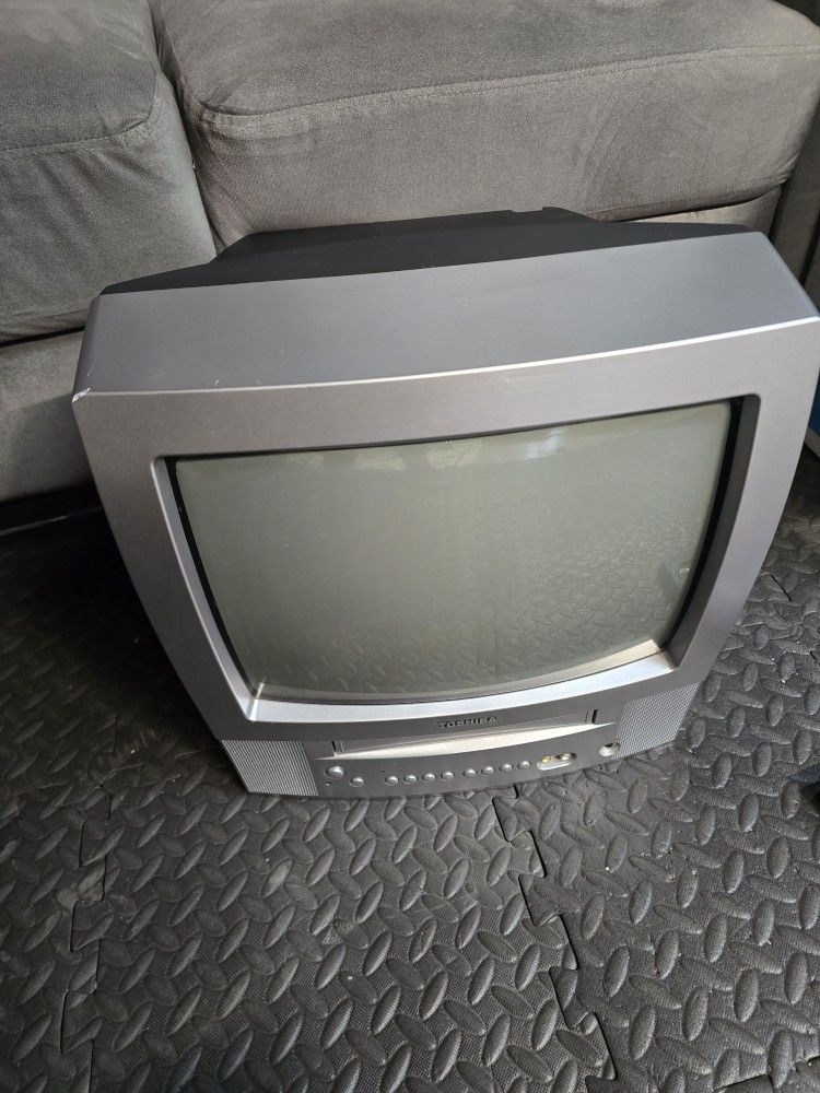 Toshiba 13" CRT TV Television mv13p3 w/ vcr great for retro gaming
