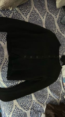 small black cropped shirt