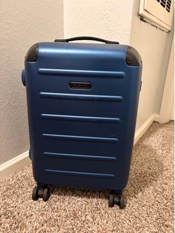 Solegaard 24” Suitcase with closet