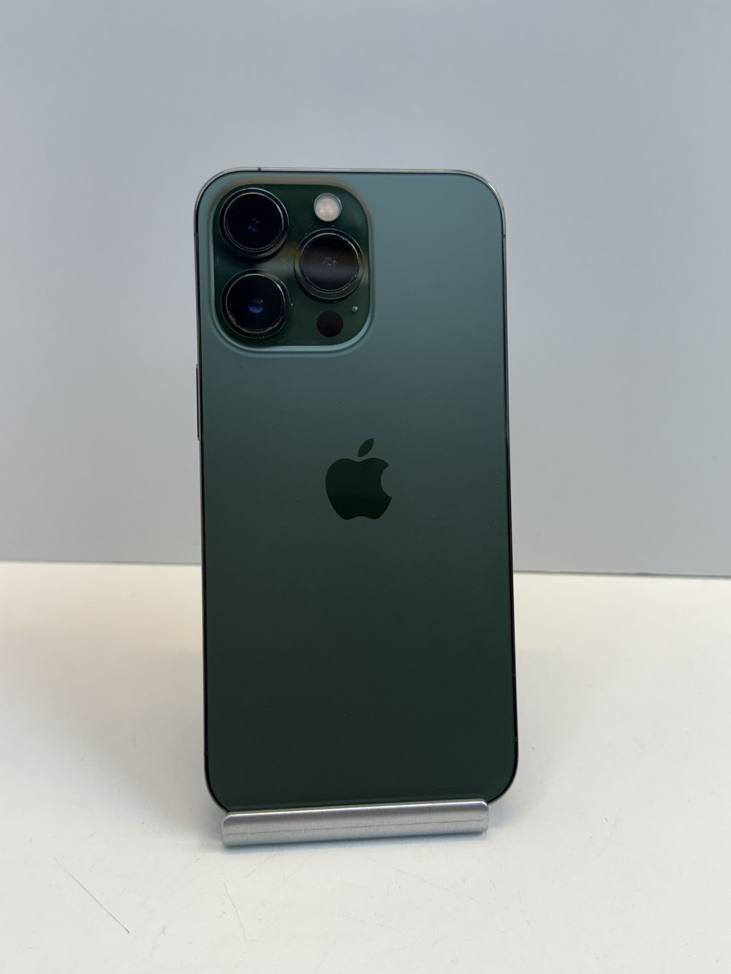 Apple iPhone 13 PRO 128gb. ( Unlocked Cellphone )
