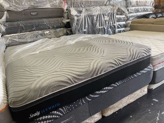 King sealy hybrid mattess set