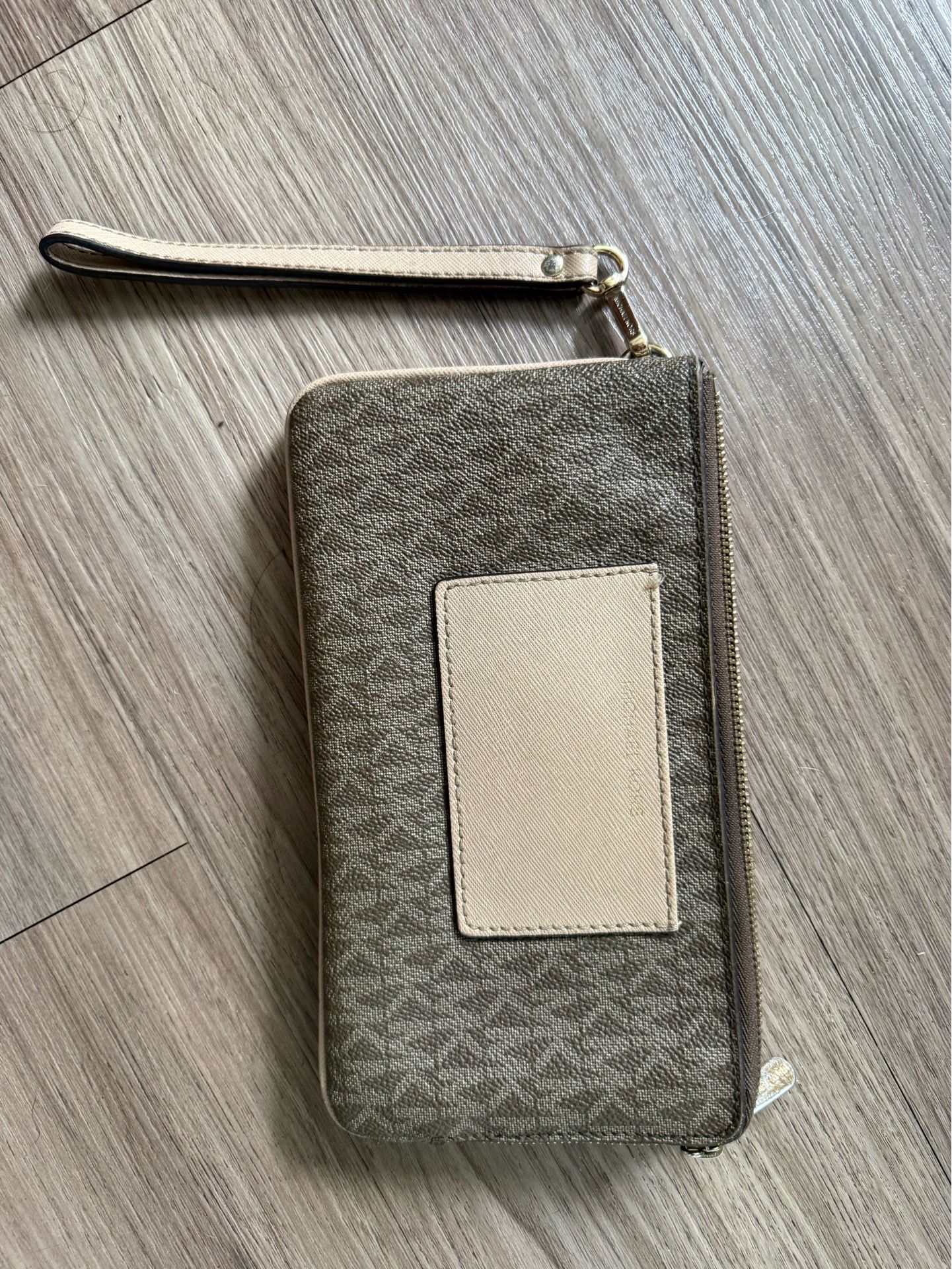 Micheal Kors wallet