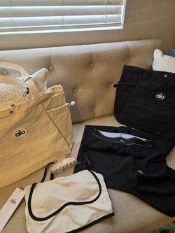 Alo Yoga Bundle – Bags, Shorts, and Top