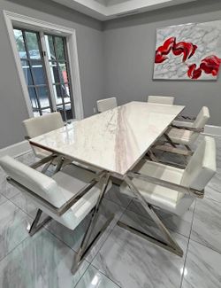 Modani dining table