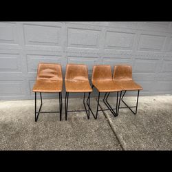 4 Bar Stools 