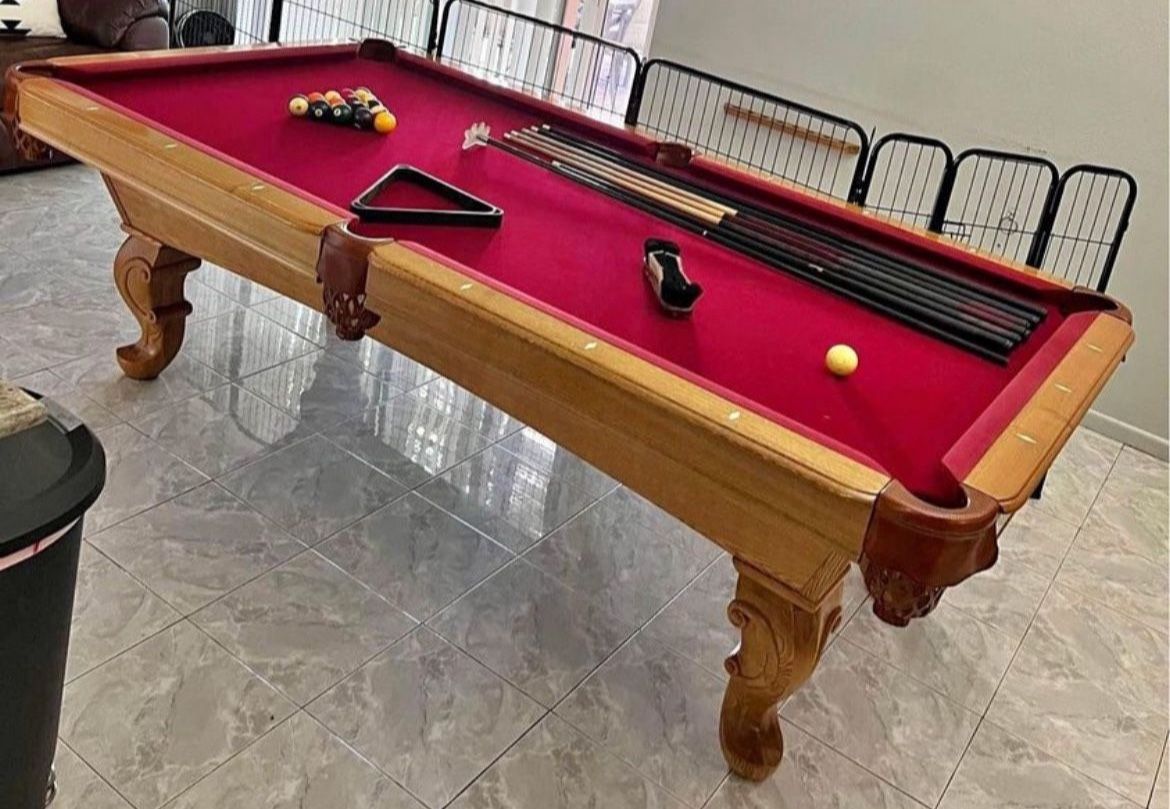 Pool Table ( Free Delivery & Set Up & New Color Felt Of Your Choice