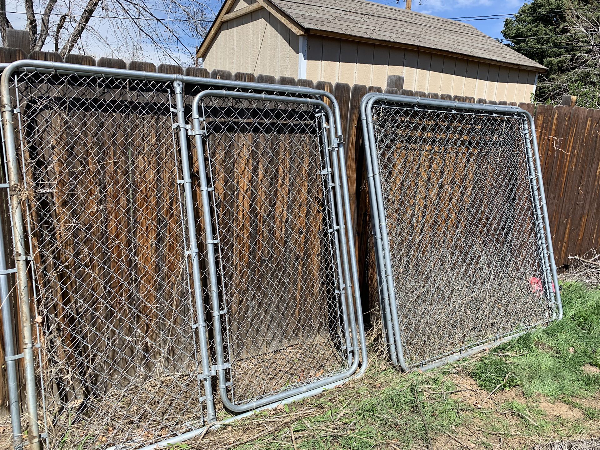 Dog kennel. Six 6x6 panels. One with a door.