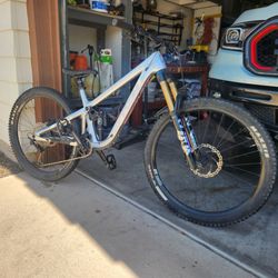 2024 Medium Pivot Firebird