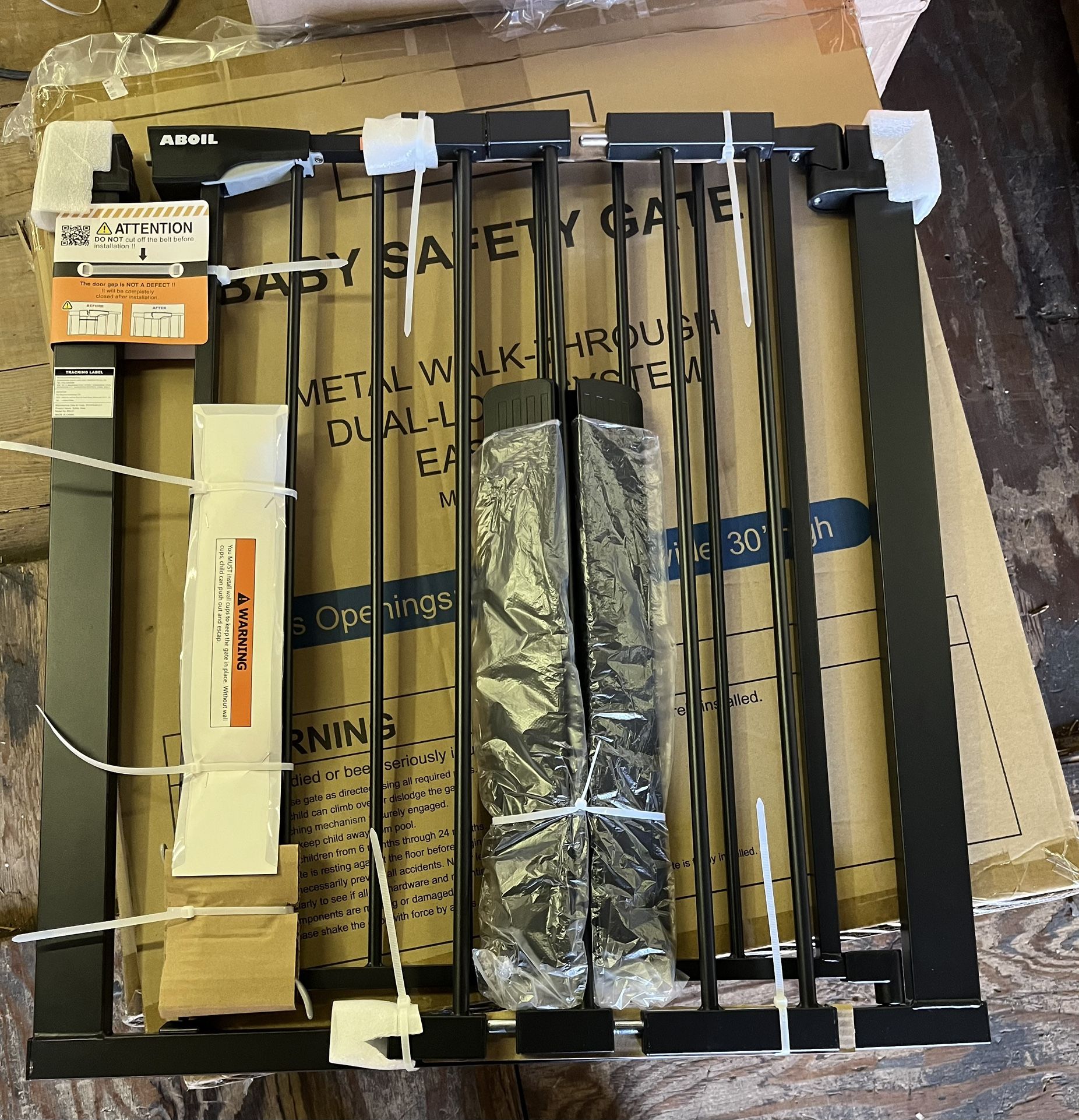 ABOIL BABY SAFETY GATE METAL WALK-THROUGH DUAL-LOCK SYSTEM EASY OPEN MODEL : BG-01 Fits Openings: 29.60-43.30" wide 30" high