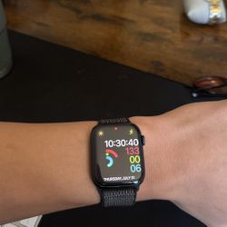 Apple Watch Series 8 Black + 2 Sport Bands (Great Condition)