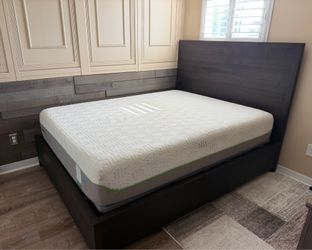 QUEEN platform bed + Mattress, (restoration hardware: Printmakers platform bed)