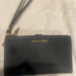 Michael Kors Wristlet 