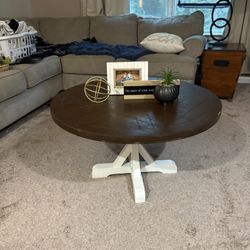 Farmhouse Style Coffee Table 