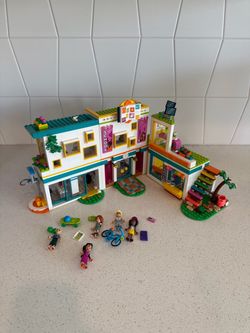 LEGO Friends Heartlake International School