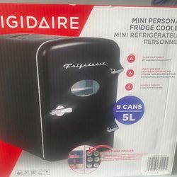 Frigidaire Mini Personal Fridge Cooler