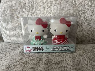 Hello Kitty Christmas Salt And Pepper Shakers