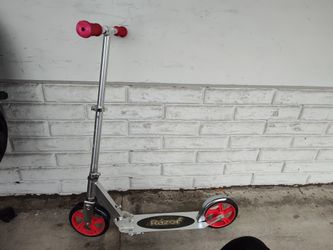 Authentic Big Wheel Razor Kick Scooter Red/Black, Spoked Large Wheels Folding Scooter
1 available