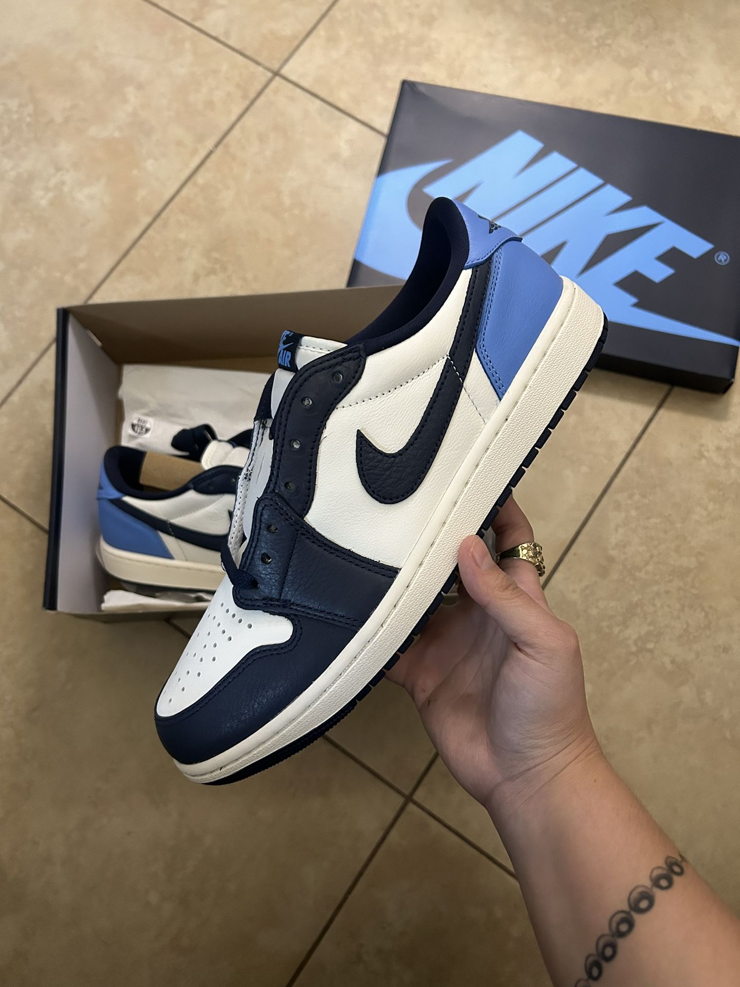 Jordan 1 OG Low Obsidian