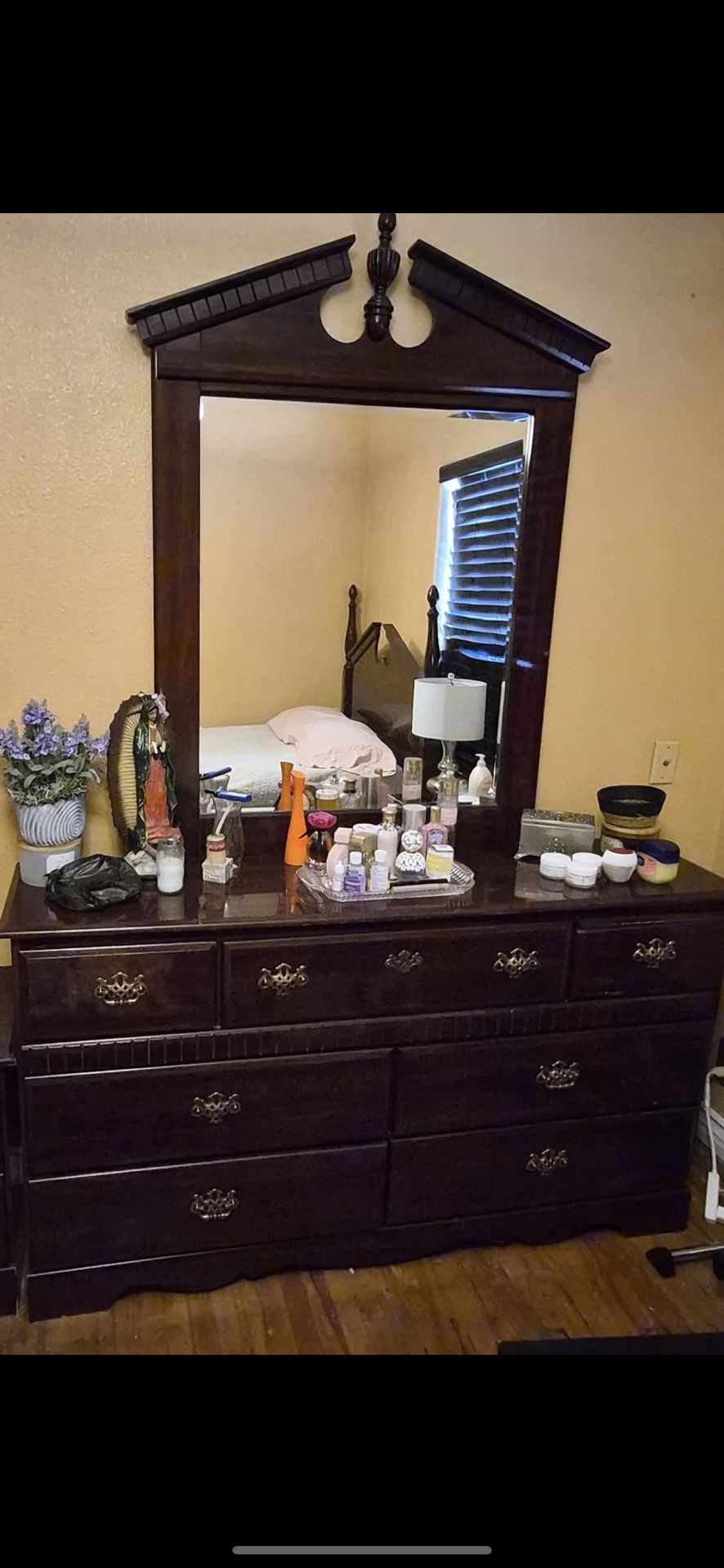 Dresser With Mirror 
