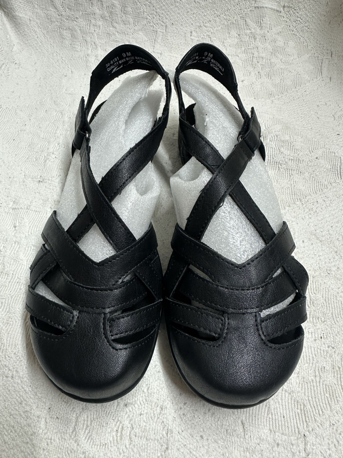 Easy Street Women's 9M Garrett Black Faux Leather Closed Toe Strappy Sandal 