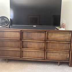 Beautiful mid-century dresser, great condition