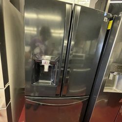 Kenmore Black Bottom Freezer/ Nevera 3 PuertS