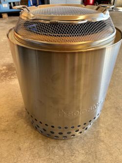 Solo stove Ranger. 15” x 16” high. Like new. Comes with a stand and carry bag $250 value.