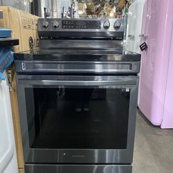 Samsung - Freestanding Electric Range With Convection In Black Stainless Steel