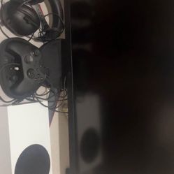 Xbox Series S with Elite Series v2 Controller with an extra xbox controller and a headset