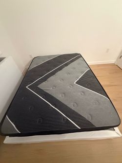 BRAND NEW FULL SIZE MATTRESS NEVER USED