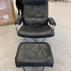MC Black Leather Lounge Chair