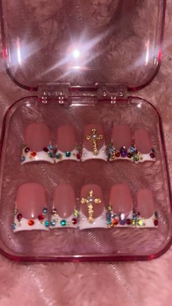 Press on nails