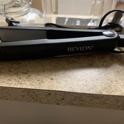 Revlon Essentials Ceramic 1" Flat Iron, Black
