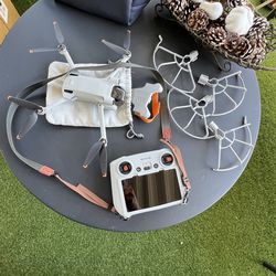 DJI Mini 3 Pro + Controller (Screen) + Extras – Excellent Condition