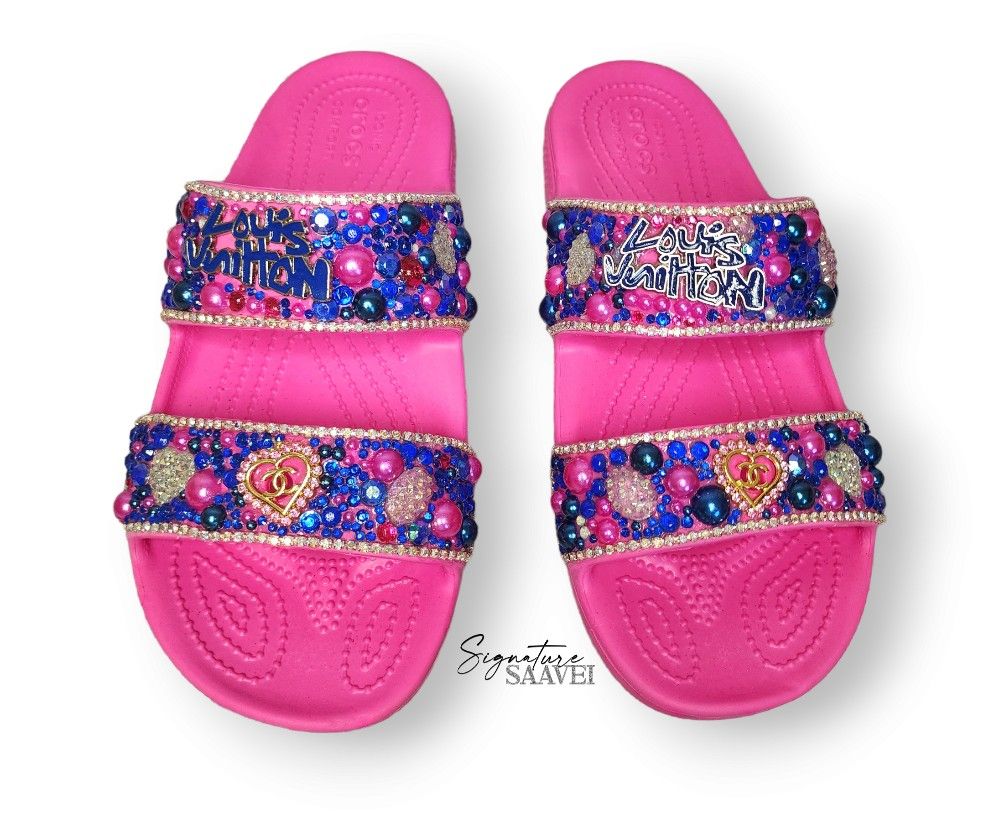 BRAND NEW Signature 'Raspberri' Croc Sandals (Women's Size 9)