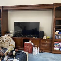Entertainment center 