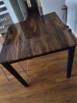 Dining room table