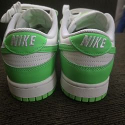 Women's Size 9 Dunks 