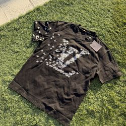 LVvv Mens Tee Shirt Sizes XL&L