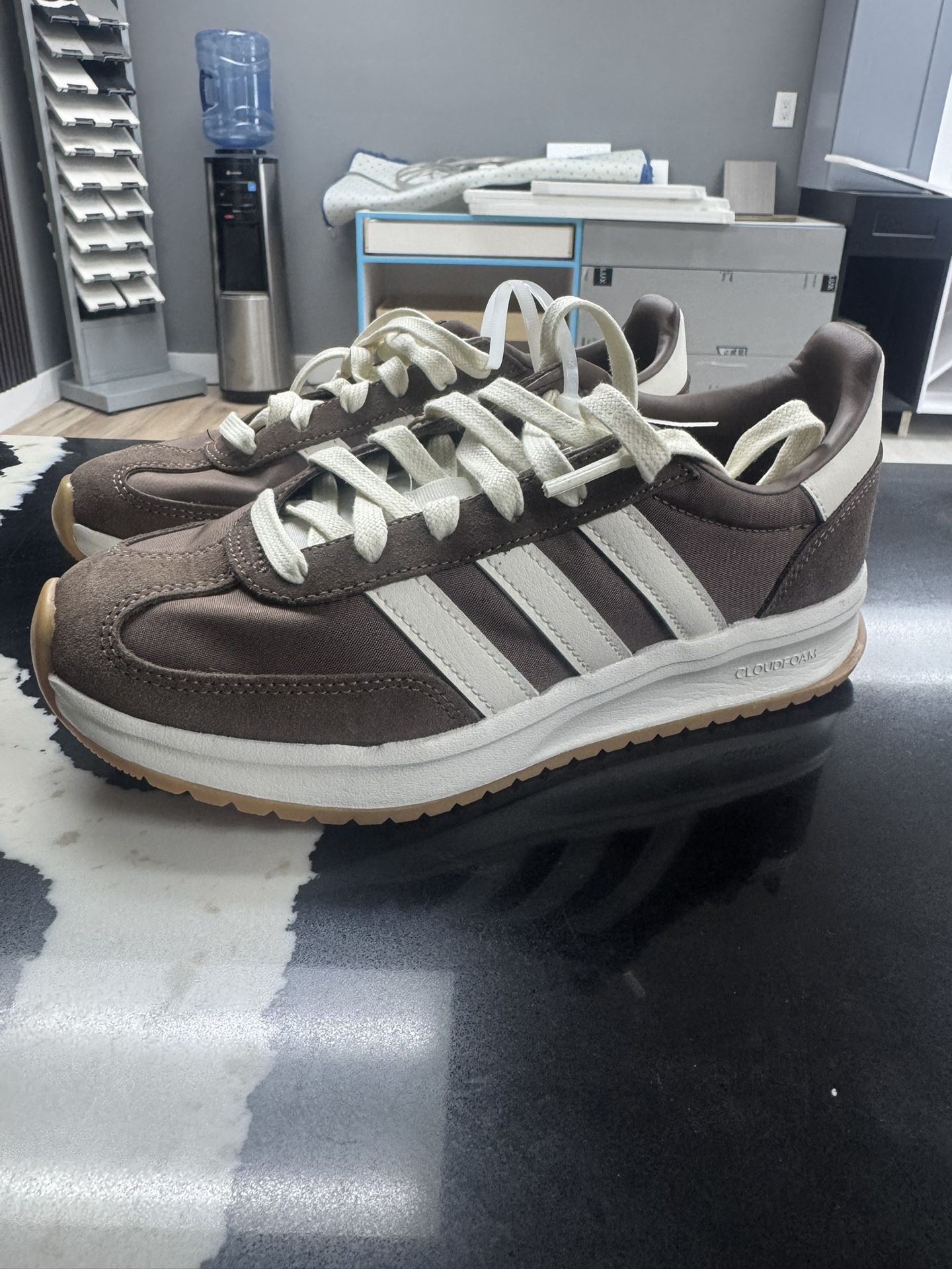 Adidas Women’s Run 70S 2.0 Earth Strata Off White Color