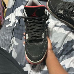 Air jordan bred 4s