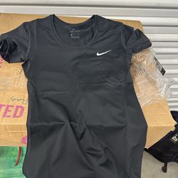 Women’s Nike dri fit shirt