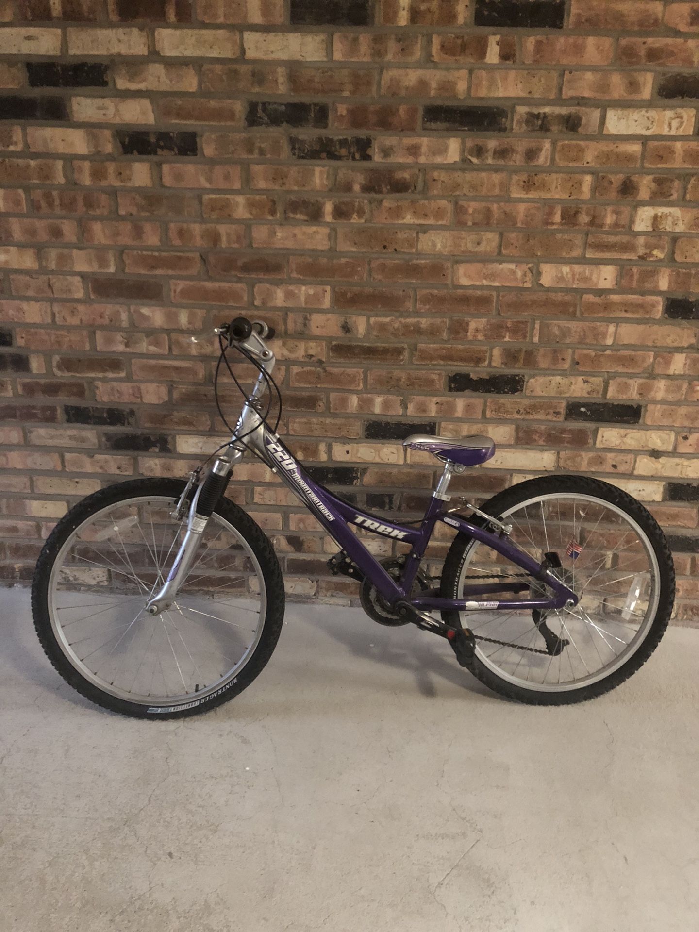 Trek 220 Mountain Bike Purple. $350+