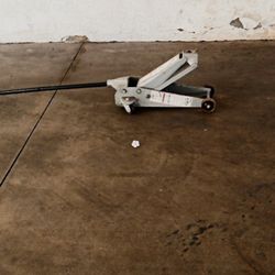 rally 3 ton floor jack in good shape 
