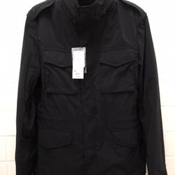 New UNIQLO men's waterproof and warm jacket.  There is a hat and a warm interlayer.  There are many pockets inside and out.  Size XS.