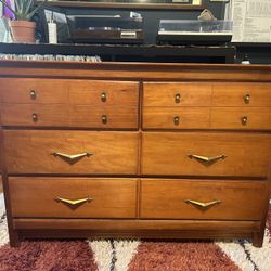   Vintage Dresser w Attachable Mirror, Mid-century